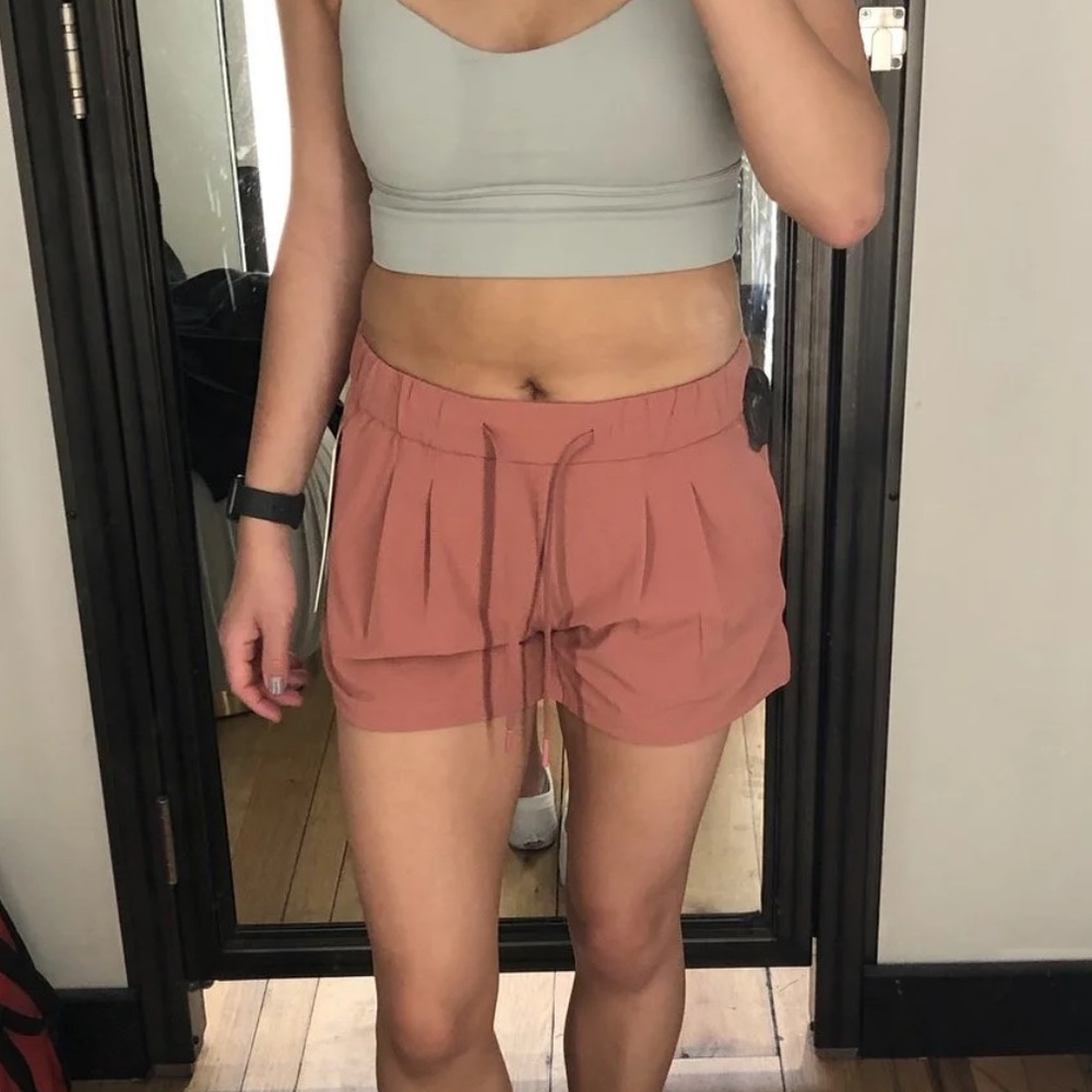 ❤️LULULEMON STROLL AT SUNDOWN SHORT 3”-SPICED CHAI-10❤️ - Picture 4 of 13